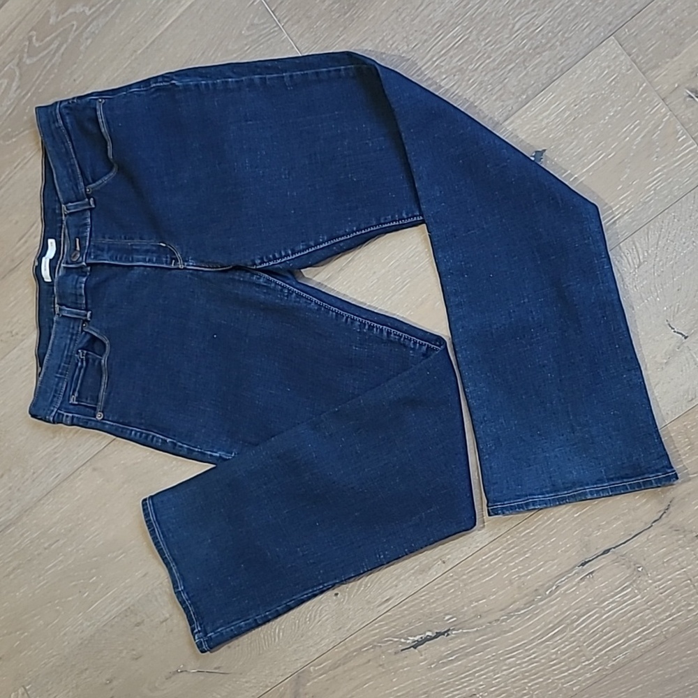 EUC Levi's Jean Women's sz 14 Classic Boot Cut Mid Rise Dark Denim